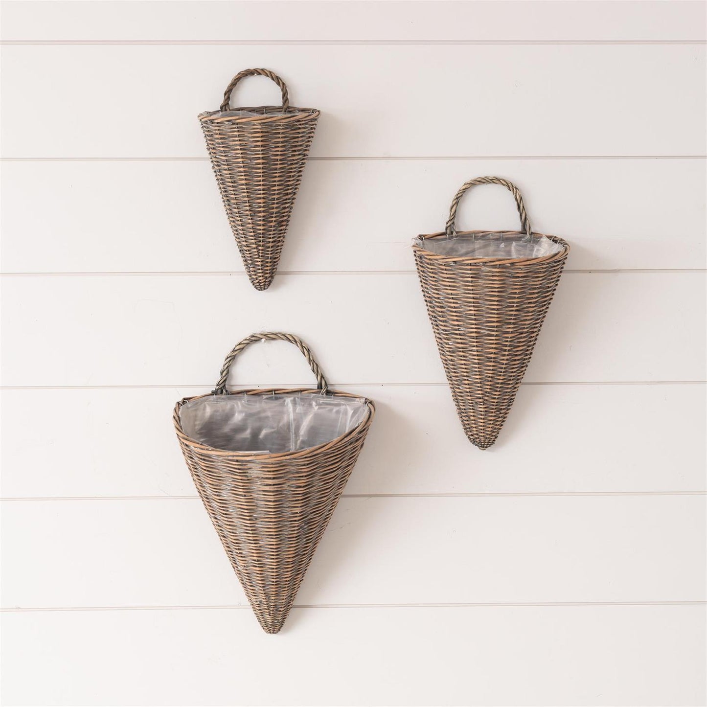 Wicker Wall Basket with Liner