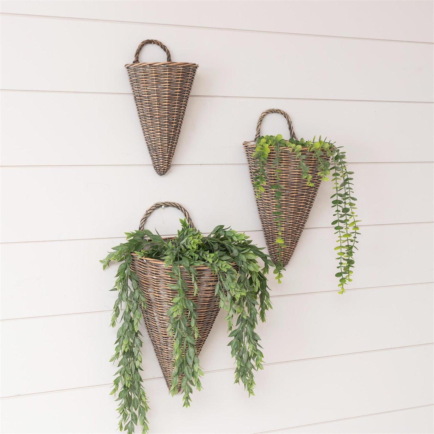 Wicker Wall Basket with Liner