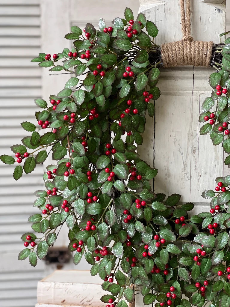 Holly Hanging Wreath | 28"