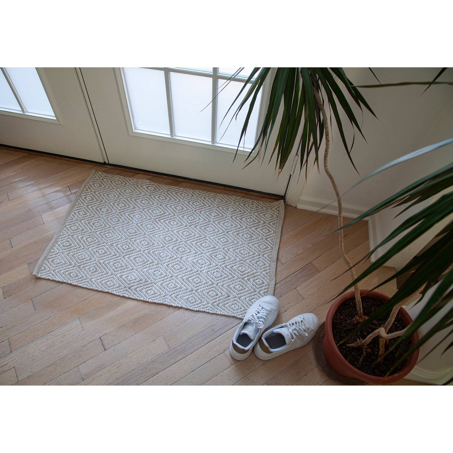 Olivia Outdoor / Indoor Rug: Sand / 2x3