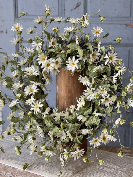 Shasta Showers Wreath | 28"