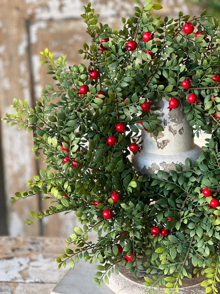 Lively Berry Bough Candle Ring | 22"